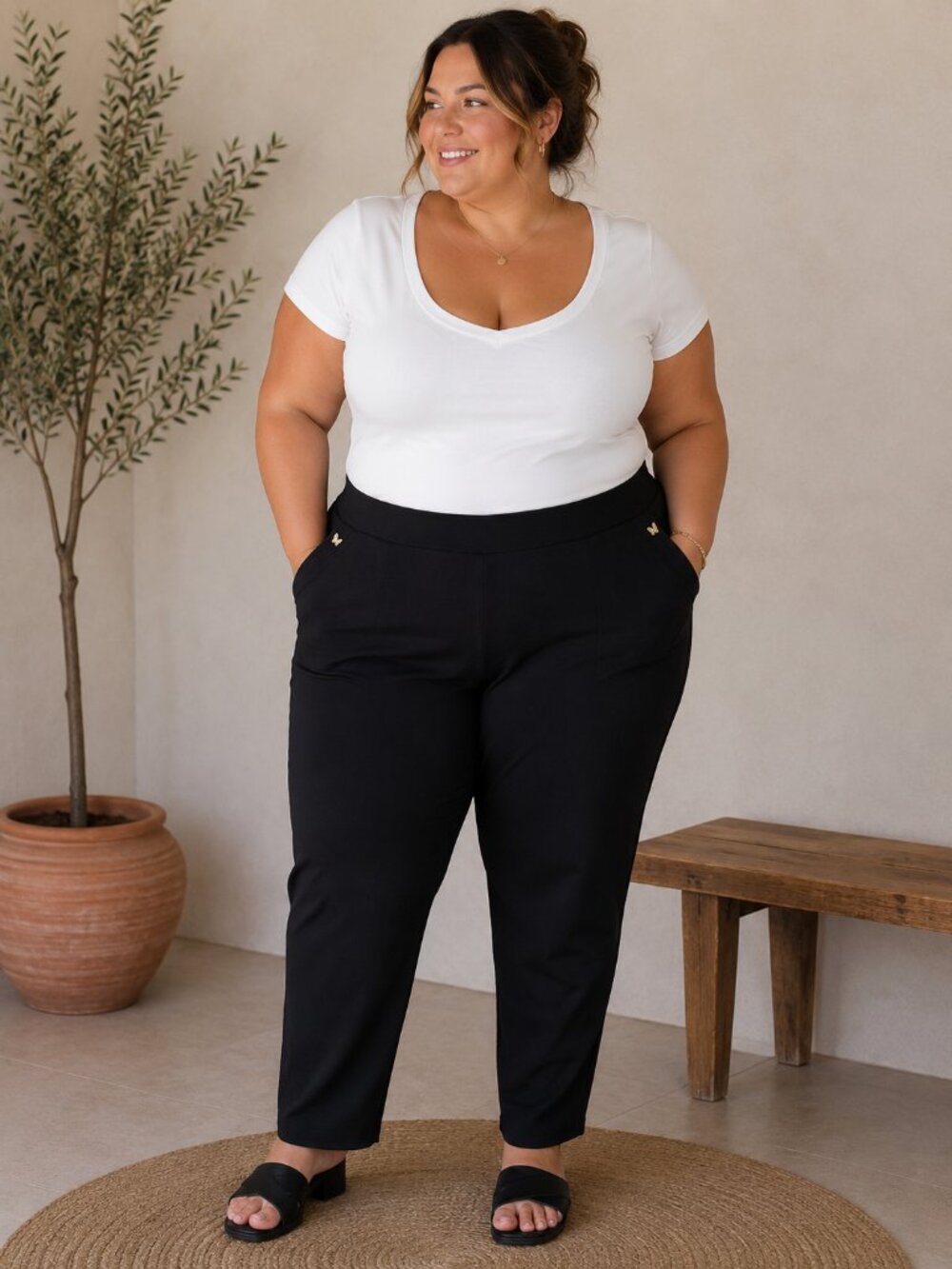 Olive Avenue Ankle Pants in Black